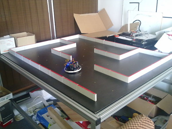 Robot in its maze environment